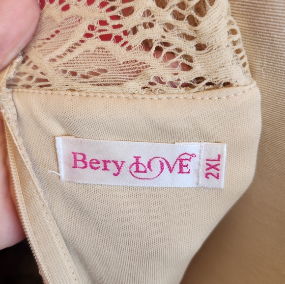 Halter cocktail dress - Picture 6 of 7